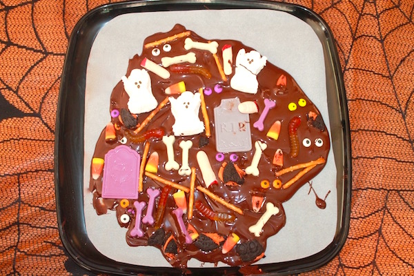 halloween graveyard candy with ghosts