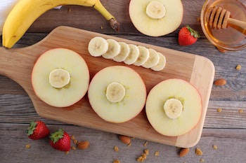 honeycrisp cored apple slices and banana slices