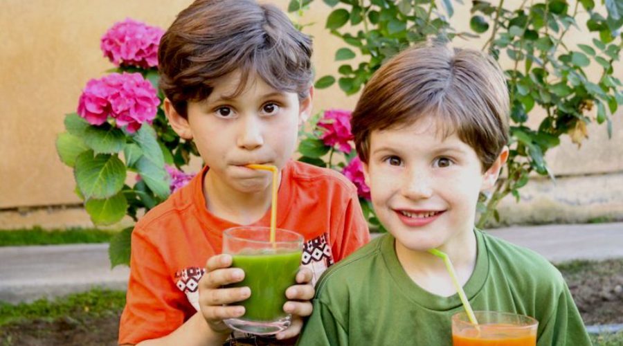 tn kids drinking fresh healthy juice