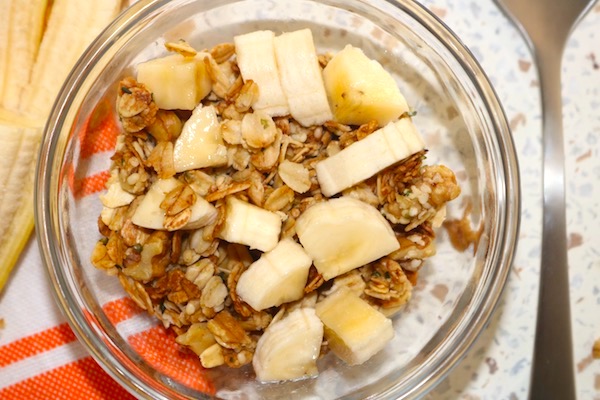 healthy granola recipe with bananas