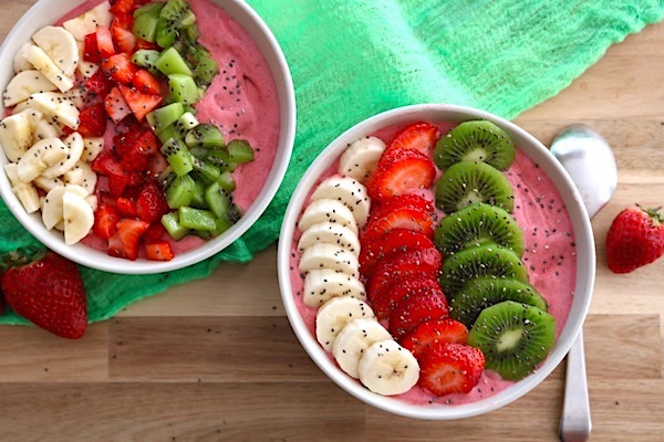 https://www.busylittlechefs.com/wp-content/uploads/2018/11/strawberry-banana-smoothie-bowl.jpeg