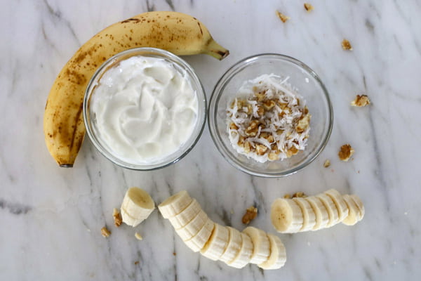 coconut frozen banana bites set up