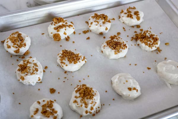 vanilla bean frozen banana bites on tray