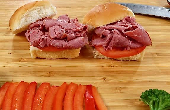 roast beef sliders with tomato slices