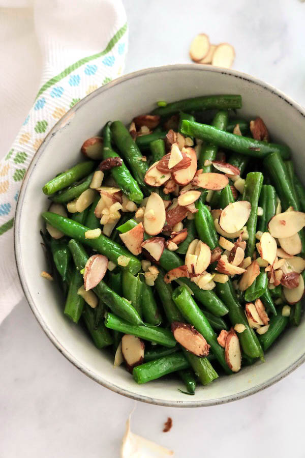 green beans with crispy garlic and sliced almonds