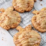 4 mini apple hand pies with cinnamon glaze