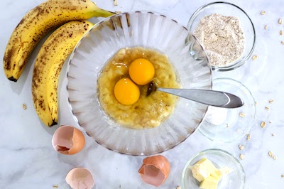 banana and egg in bowl