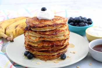 banana oat pancakes