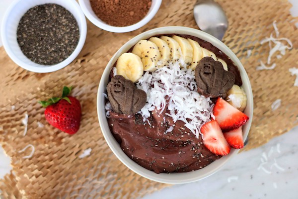 chocolate acai smoothie bowl