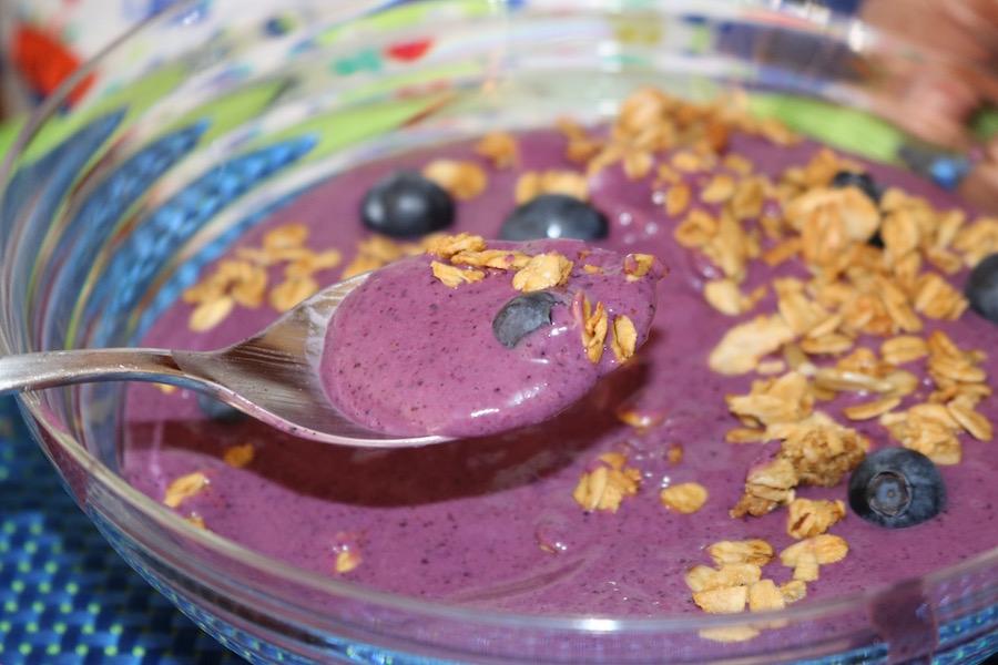 blueberry cashew breakfast bowl