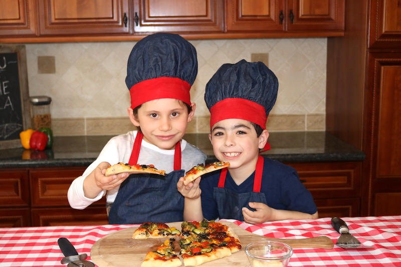 veggie pizza kids eating