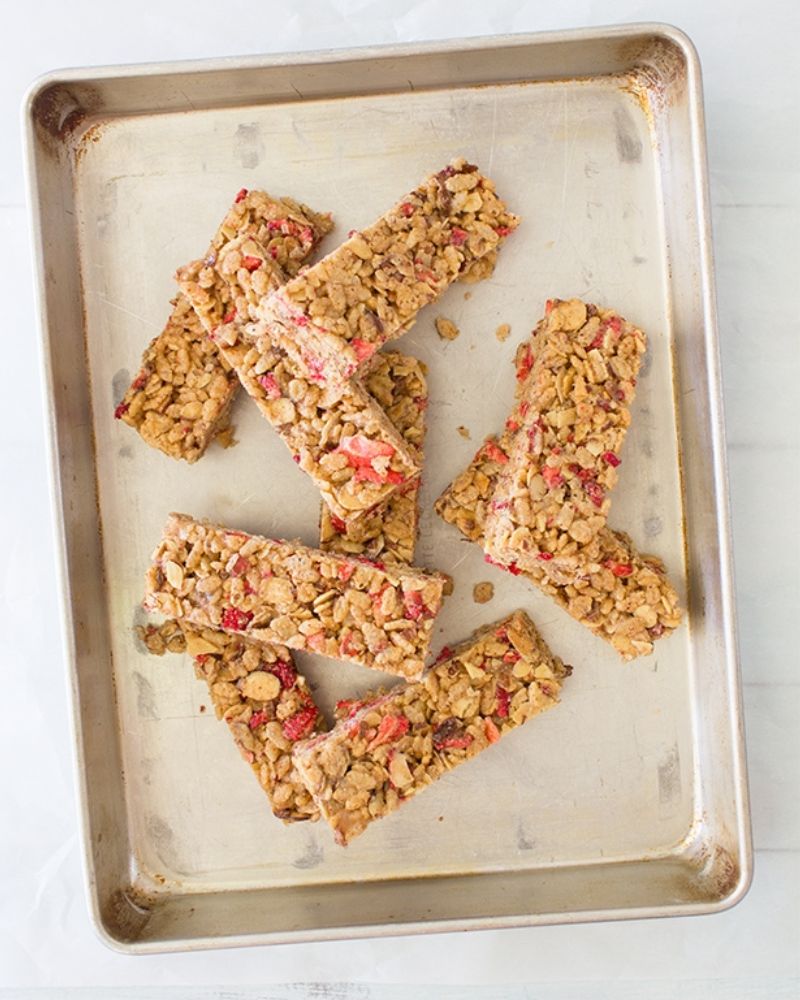 No-bake Strawberry Almond Cereal Bar
