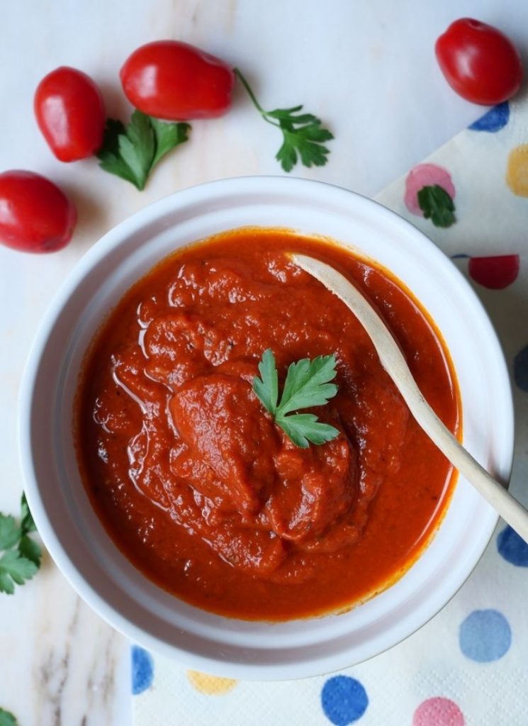 homemade Italian marinara sauce ready for serving