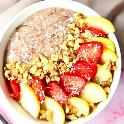 easy breakfast or brunch idea using flaxseed, bananas, strawberries and walnuts