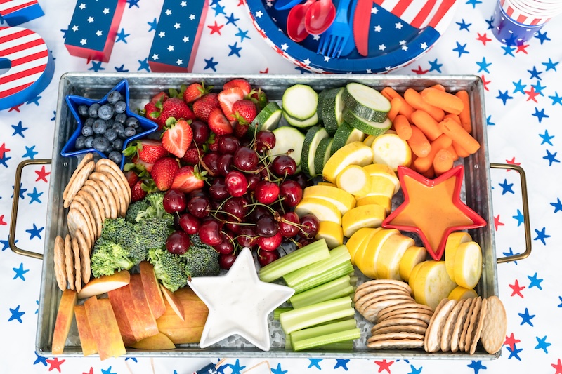 appetizer snack try with fresh fruits, vegetalbes and dips